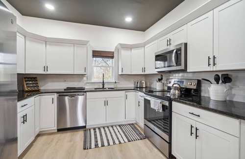 Lansdale House | Cottage on Main in Lansdale! Perfect for family, work, shopping, relaxing.