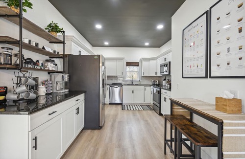 Lansdale House | Cottage on Main in Lansdale! Perfect for family, work, shopping, relaxing.