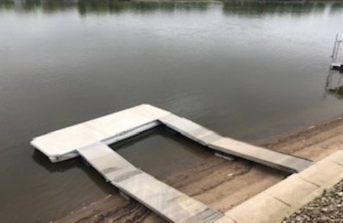 Guttenberg House | Cottage on Mississippi River-On the Water!