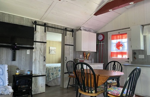Colchester Cottage | Cottage On The Bluffs (Olive’s Place)