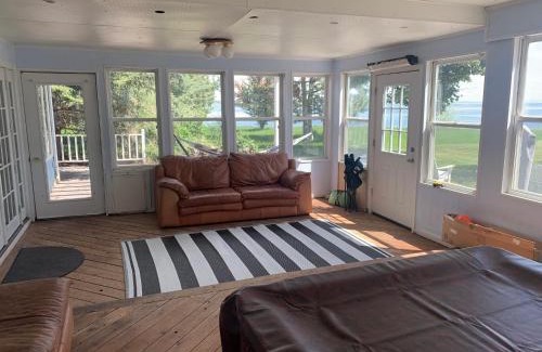 Springfield House | Cottage on the Lake