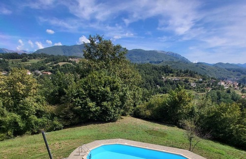 Piazza al Serchio Villa | Cottage, private pool, beautiful mountain views, WIFI, walk to restaurant