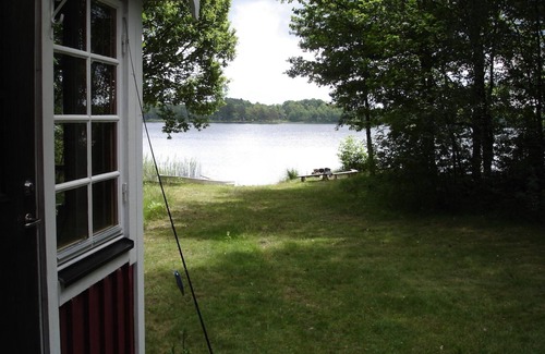 Markaryd House | Cottage right on the Loka Lake with its own boat