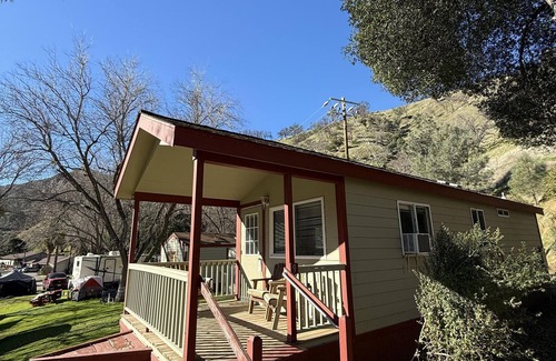 Winters Cottage | Cottage, Sleeps 6, Wheelchair & Pet Friendly - Roomy Cottage with Kitchen, Sleeps 6, Wheelchair & Pet Friendly