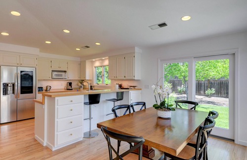 Sonoma House | Cottage Sonoma @ Historic Plaza. - Includes Wine Tasting Passport