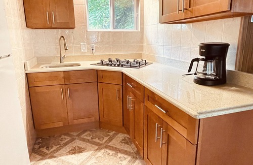 Mongaup Valley House | Cottage style Bungalow shared Pool 8 min to bethel woods/10min to world Casino
