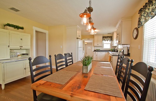 Leacock-Leola-Bareville House | Cottage Style guest house centralized in Lancaster County