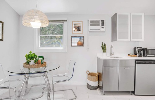 Hampton Bays House | Cottage Suite in Boutique Hotel, Heart of Hampton Bays, Waterfront.