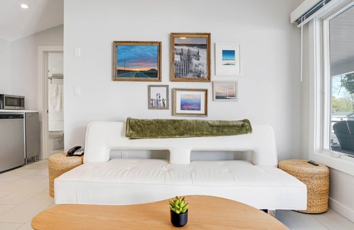 Hampton Bays House | Cottage Suite in Boutique Hotel, Heart of Hampton Bays, Waterfront.