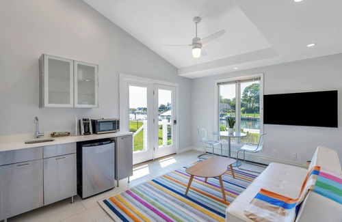 Hampton Bays House | Cottage Suite in Boutique Hotel, Heart of Hampton Bays, Waterfront.