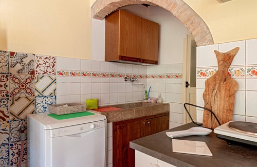 Chianni Cottage | Cottage 'Vinombrosa' with Private Pool, Wi-Fi and Air Conditioning