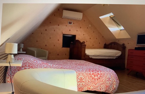 Hypercourt House | cottage with games room and fitness room in Omiécourt