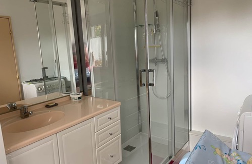 Hypercourt House | cottage with games room and fitness room in Omiécourt