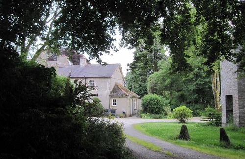 Llandybie Cottage | Cottage with Garden View at Glynhir Mansion