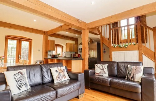 Martin Ski Chalet | Cottage With Hot Tub By White Cliffs of Dover
