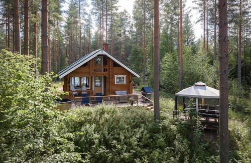 Uurainen House | Cottage with Hot tub and Sauna