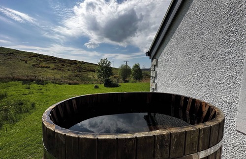 Taynuilt Cottage | Cottage with log burner and wood fired hot tub at Ballimore Farm Estate