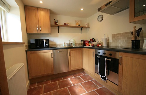 Shatterling Cottage | Cottage With Private Terrace, Garden Views Set In A Pretty Courtyard