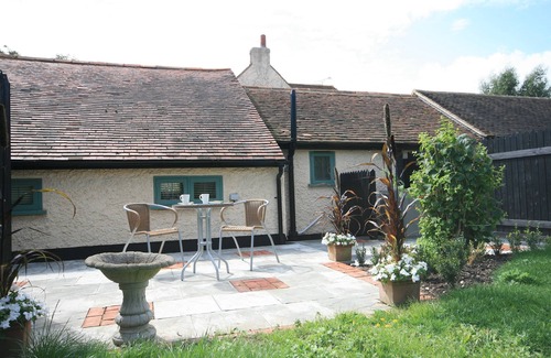 Shatterling Cottage | Cottage With Private Terrace, Garden Views Set In A Pretty Courtyard