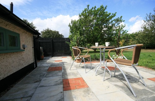 Shatterling Cottage | Cottage With Private Terrace, Garden Views Set In A Pretty Courtyard