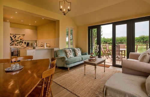 Halfway House Cottage | Cottages by River Severn with Hot Tub
