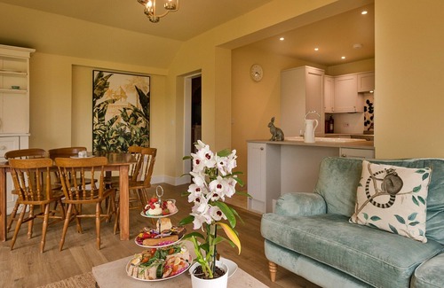 Halfway House Cottage | Cottages by River Severn with Hot Tub