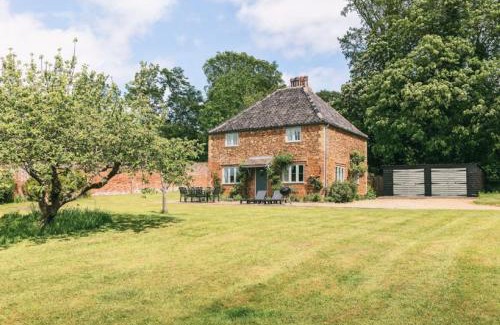 Ringstead House | Cottages in the Walled Garden 18