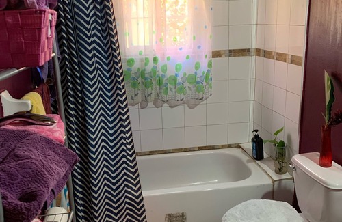 Rhyne Park Village Cottage | Cotttage on the Hill