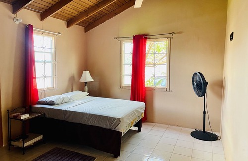 Rhyne Park Village Cottage | Cotttage on the Hill