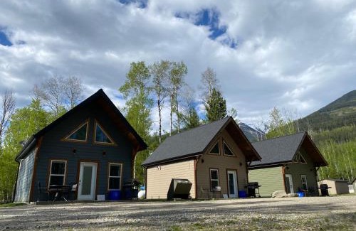 Valemount Ski Chalet | Cougar Mountain Lodge and Resort Cabin Rentals