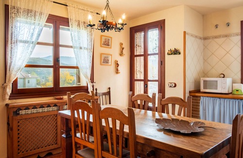 San Martin del Pimpollar House | Country House 'La Puerta De Gredos' with Mountain View, Private Terrace and Wi-Fi