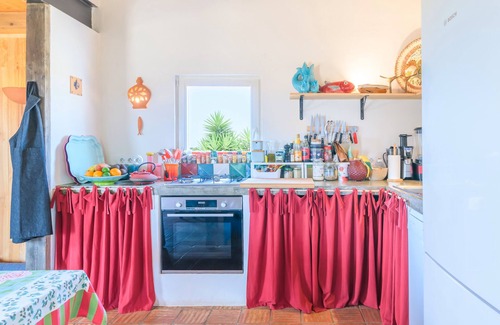 Santa Margarida da Serra Cottage | Country House with Private Terrace, Private Garden and Wi-Fi