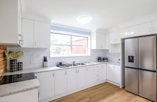 Tenterfield House | Country 4-Bed Homestead with Games Room & Views