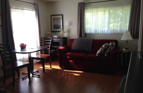 Douro-Dummer Bed & Breakfast | Country Atmosphere - City amenities, Minutes to downtown