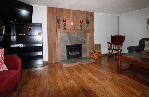 Bee Spring House | Country Cabin minutes from Nolin Lake, BlueHoller off-road Park, & Mammoth Cave