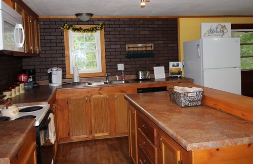 Bee Spring House | Country Cabin minutes from Nolin Lake, BlueHoller off-road Park, & Mammoth Cave