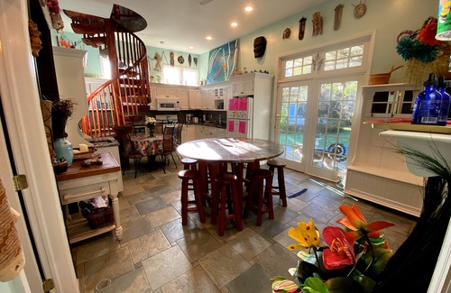 Englewood House | Country Carriage House ONLY 15 MIN TO NYC Great for Families, Couples, Reunions