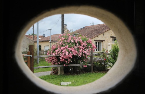 Nanteuil-en-Vallee House | Country charm in Charente limousine