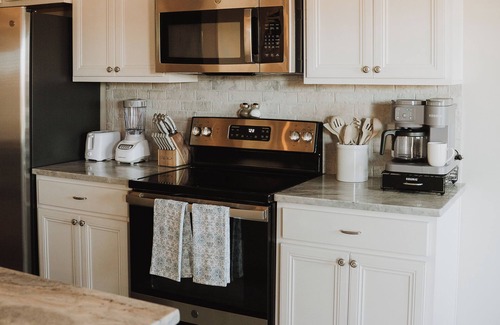 Houston County House | Country Charm 4-bedroom house pet and family friendly