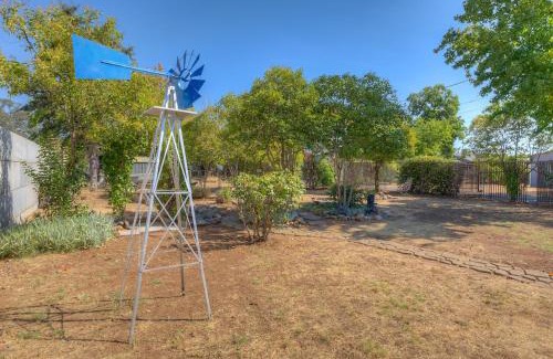 Oroville House | Country Charm Cottage