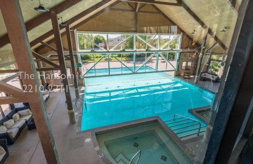 Oro-Medonte Apartment | Country Club Charm - 4-Bed Radiant Resort Condo
