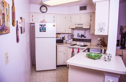 Ventura House | Country Club Condominium