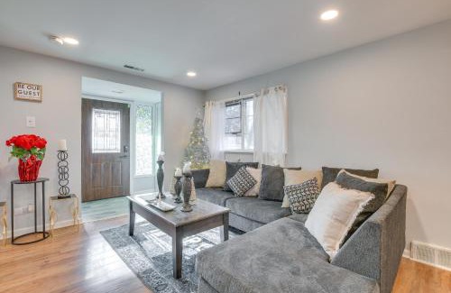 Country Club Hills House | Country Club Hills Home Walk to Rec Center!
