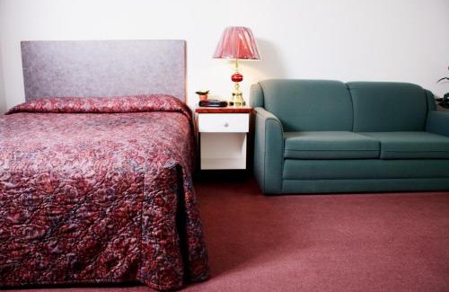 Lacombe Hotel | Country Club Inn