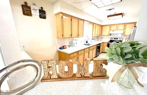 Alamo House | Country Club Retreat, Play Golf with Midterm Stays