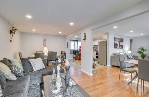 Country Club Hills House | Country Club Hills Home: Walk to Rec Center!