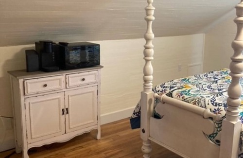 Kingston Springs House | Country Comfort near Nashville at the Flying Pig Inn