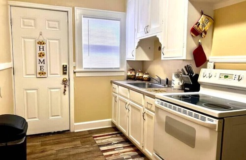 Summit - University House | Country Comfort near City Conveniences