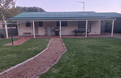 Kondoparinga House | Country Cottage