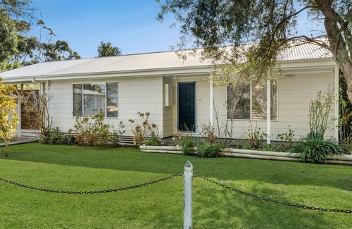Grantville House | Country Cottage by the Sea